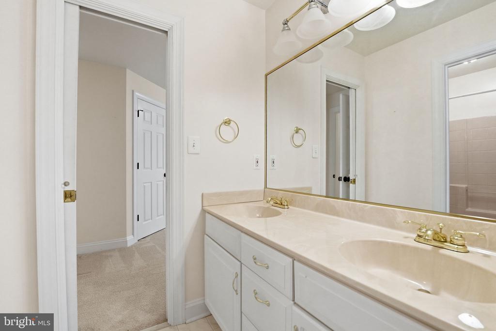 10713 KIRKLAND DR, SPOTSYLVANIA, Virginia 22551, 5 Bedrooms Bedrooms, ,3 BathroomsBathrooms,Residential,10713 KIRKLAND DR,VASP2040952 MLS # VASP2040952