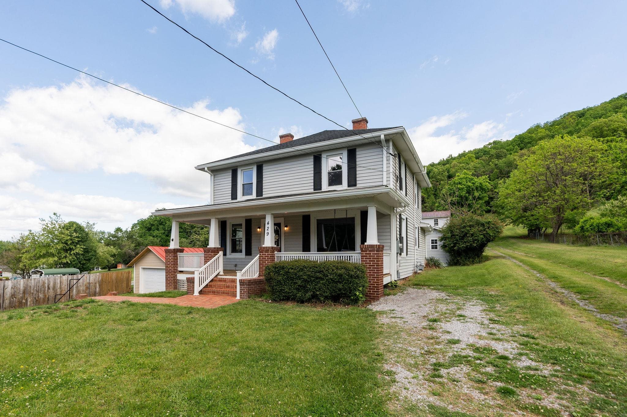 429 BETSY BELL RD, STAUNTON, Virginia 24401, 4 Bedrooms Bedrooms, ,2 BathroomsBathrooms,Residential,429 BETSY BELL RD,676610 MLS # 676610