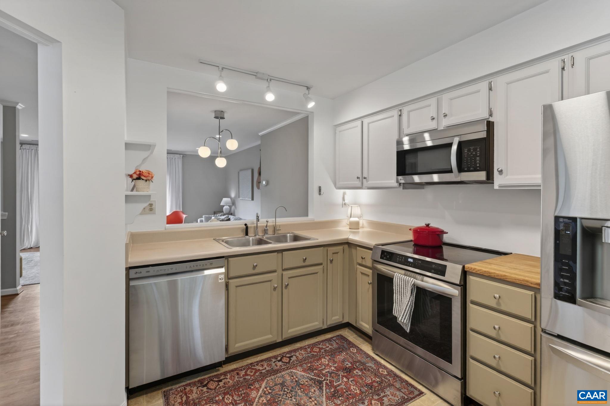 1247 MAPLE VIEW DR, CHARLOTTESVILLE, Virginia 22902, 2 Bedrooms Bedrooms, ,2 BathroomsBathrooms,Residential,1247 MAPLE VIEW DR,677072 MLS # 677072