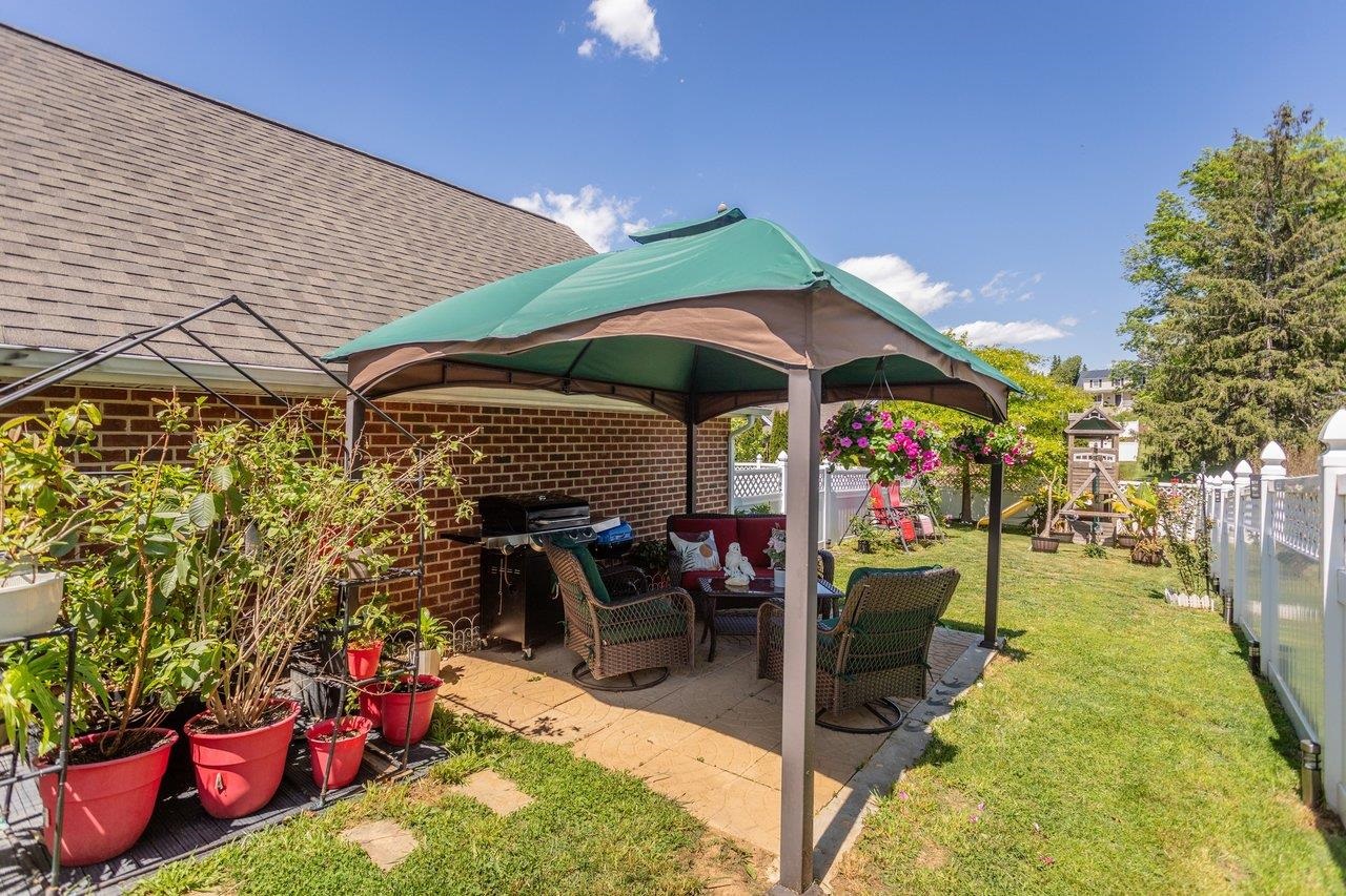 50 PEYTON RANDOLPH CT, HARRISONBURG, Virginia 22802, 3 Bedrooms Bedrooms, ,3 BathroomsBathrooms,Residential,50 PEYTON RANDOLPH CT,677050 MLS # 677050