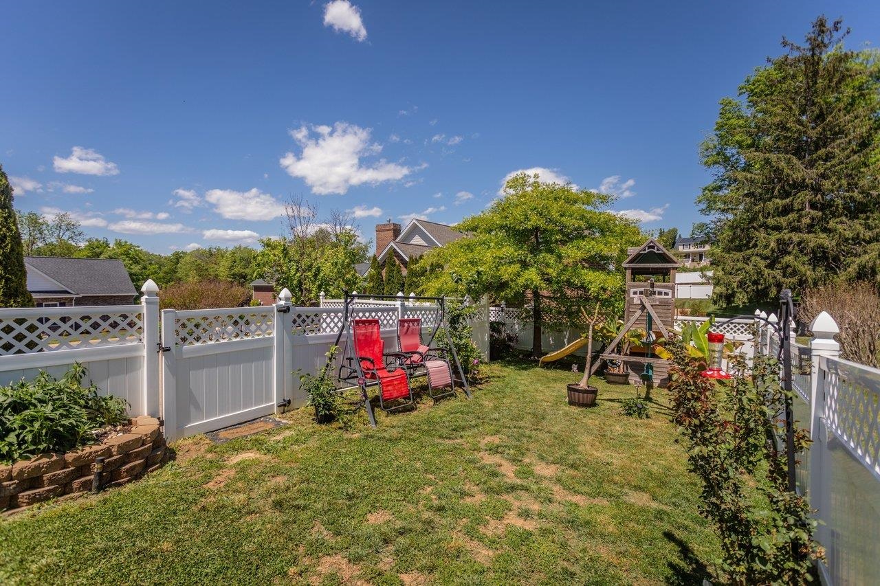 50 PEYTON RANDOLPH CT, HARRISONBURG, Virginia 22802, 3 Bedrooms Bedrooms, ,3 BathroomsBathrooms,Residential,50 PEYTON RANDOLPH CT,677050 MLS # 677050