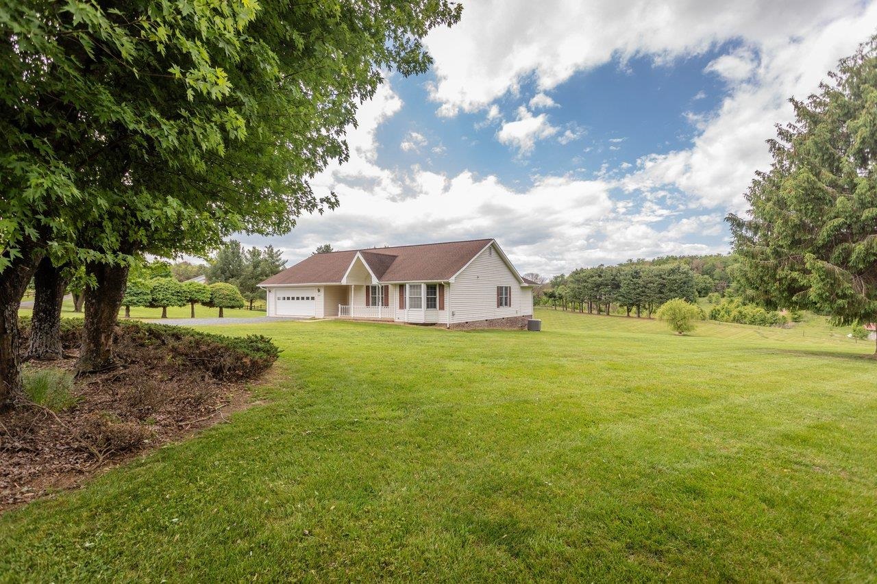 2220 PINEWOODS RD, QUICKSBURG, Virginia 22847, 3 Bedrooms Bedrooms, ,2 BathroomsBathrooms,Residential,Peaceful One-Level Living on 3.001 Private Acres,2220 PINEWOODS RD,677058 MLS # 677058