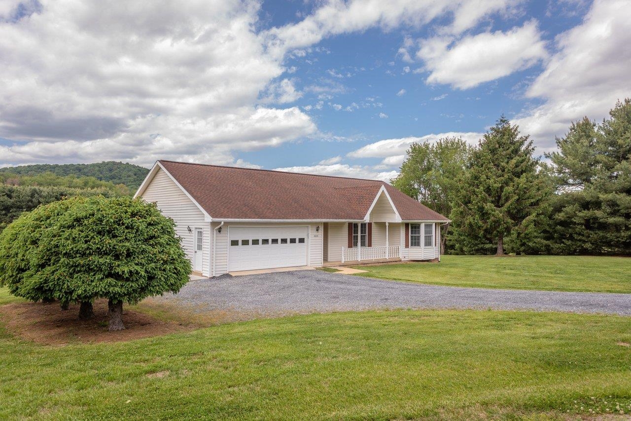 2220 PINEWOODS RD, QUICKSBURG, Virginia 22847, 3 Bedrooms Bedrooms, ,2 BathroomsBathrooms,Residential,Peaceful One-Level Living on 3.001 Private Acres,2220 PINEWOODS RD,677058 MLS # 677058