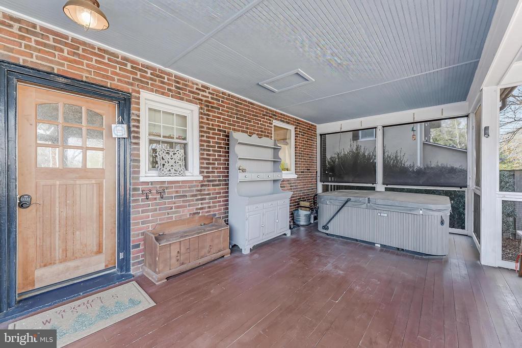 247 WATERLOO ST, WARRENTON, Virginia 20186, 3 Bedrooms Bedrooms, ,2 BathroomsBathrooms,Residential,247 WATERLOO ST,VAFQ2021684 MLS # VAFQ2021684