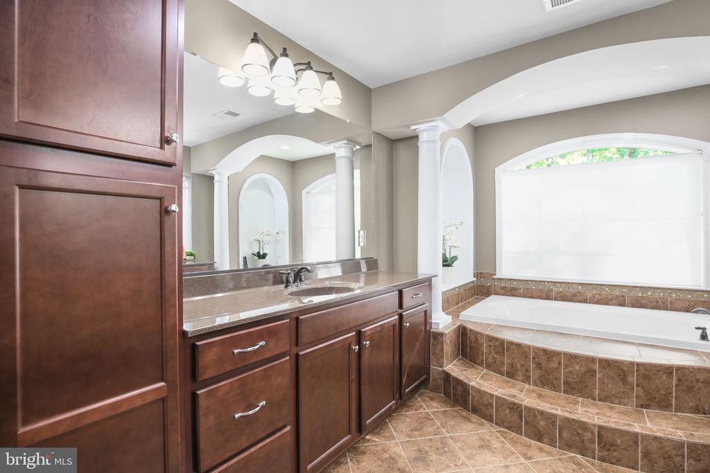 11213 KAILEE LN, SPOTSYLVANIA, Virginia 22553, 5 Bedrooms Bedrooms, ,4 BathroomsBathrooms,Residential,11213 KAILEE LN,VASP2041574 MLS # VASP2041574