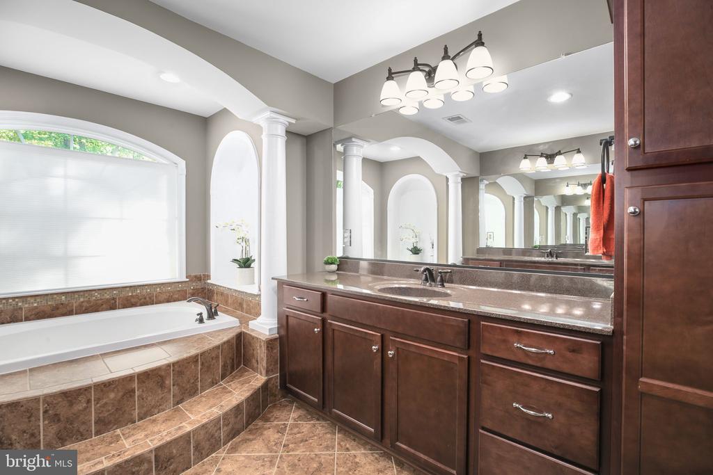 11213 KAILEE LN, SPOTSYLVANIA, Virginia 22553, 5 Bedrooms Bedrooms, ,4 BathroomsBathrooms,Residential,11213 KAILEE LN,VASP2041574 MLS # VASP2041574
