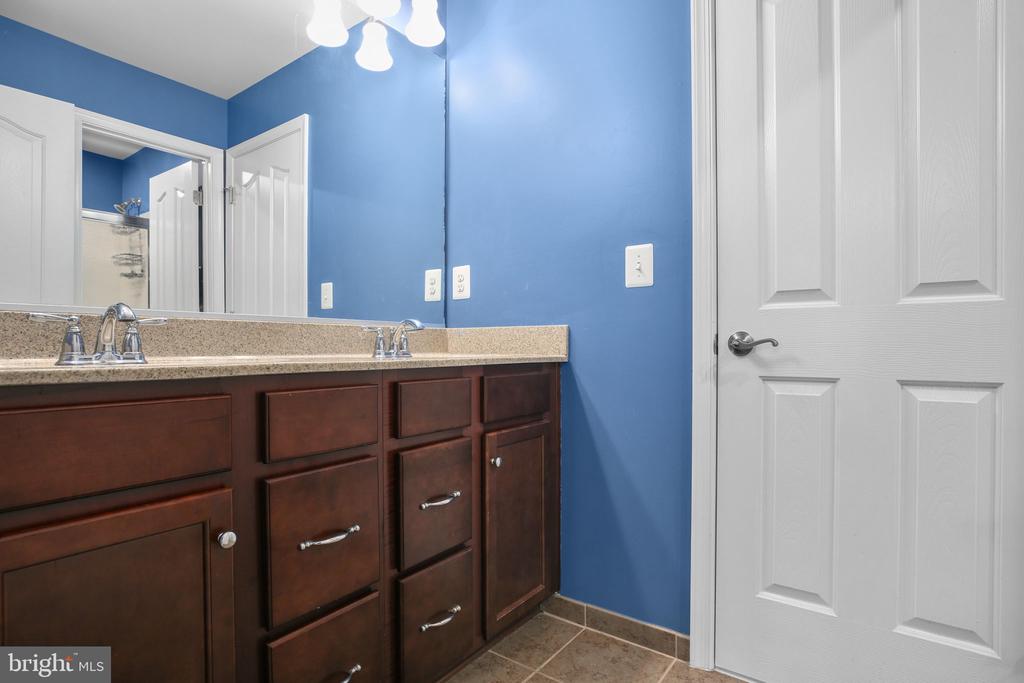 11213 KAILEE LN, SPOTSYLVANIA, Virginia 22553, 5 Bedrooms Bedrooms, ,4 BathroomsBathrooms,Residential,11213 KAILEE LN,VASP2041574 MLS # VASP2041574