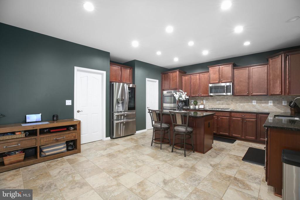 11213 KAILEE LN, SPOTSYLVANIA, Virginia 22553, 5 Bedrooms Bedrooms, ,4 BathroomsBathrooms,Residential,11213 KAILEE LN,VASP2041574 MLS # VASP2041574