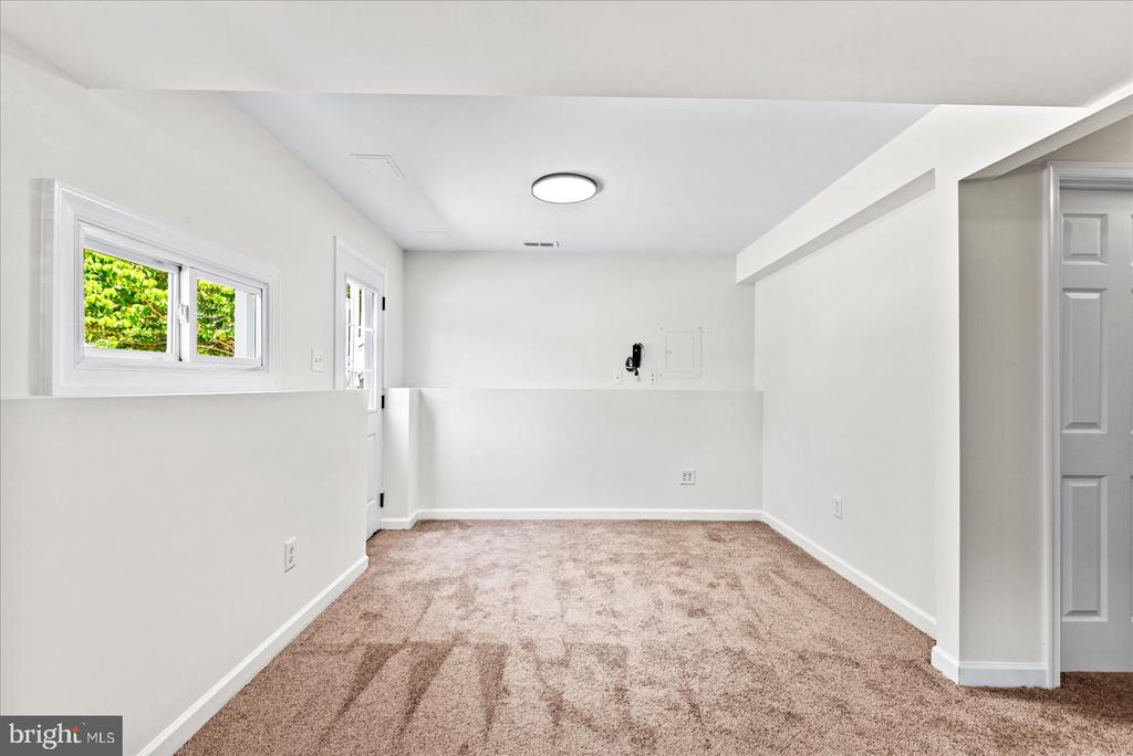 2128 HAMWAY DR, FREDERICKSBURG, Virginia 22407, 3 Bedrooms Bedrooms, ,2 BathroomsBathrooms,Residential,MILL GARDEN,2128 HAMWAY DR,VASP2041710 MLS # VASP2041710