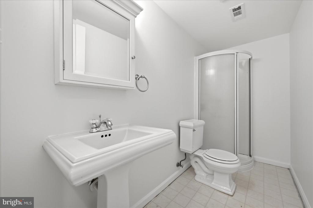 10403 COLECHESTER ST, FREDERICKSBURG, Virginia 22408, 5 Bedrooms Bedrooms, ,3 BathroomsBathrooms,Residential,10403 COLECHESTER ST,VASP2041734 MLS # VASP2041734