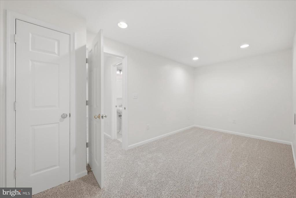 10403 COLECHESTER ST, FREDERICKSBURG, Virginia 22408, 5 Bedrooms Bedrooms, ,3 BathroomsBathrooms,Residential,10403 COLECHESTER ST,VASP2041734 MLS # VASP2041734