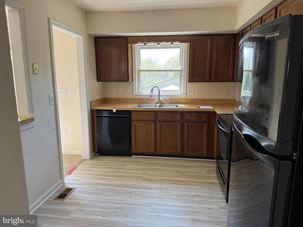 4 JENBECK CT, FREDERICKSBURG, Virginia 22407, 5 Bedrooms Bedrooms, ,3 BathroomsBathrooms,Residential,4 JENBECK CT,VASP2040896 MLS # VASP2040896