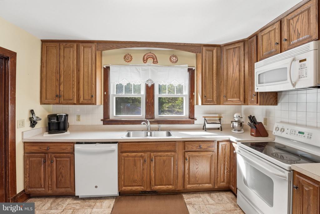 24 SUNDOWN LN, BOSTON, Virginia 22713, 3 Bedrooms Bedrooms, ,2 BathroomsBathrooms,Residential,24 SUNDOWN LN,VARP2002612 MLS # VARP2002612