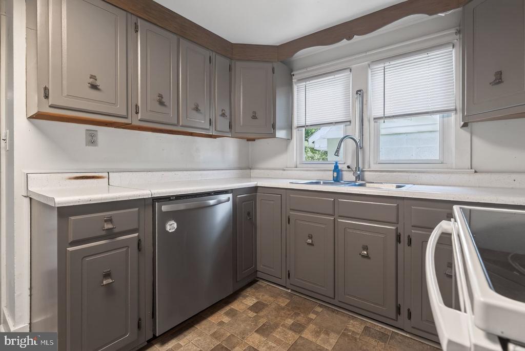 302 WOODLAND AVE, LURAY, Virginia 22835, 2 Bedrooms Bedrooms, ,1 BathroomBathrooms,Residential,302 WOODLAND AVE,VAPA2006394 MLS # VAPA2006394