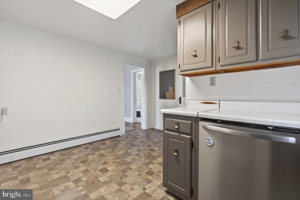 302 WOODLAND AVE, LURAY, Virginia 22835, 2 Bedrooms Bedrooms, ,1 BathroomBathrooms,Residential,302 WOODLAND AVE,VAPA2006394 MLS # VAPA2006394