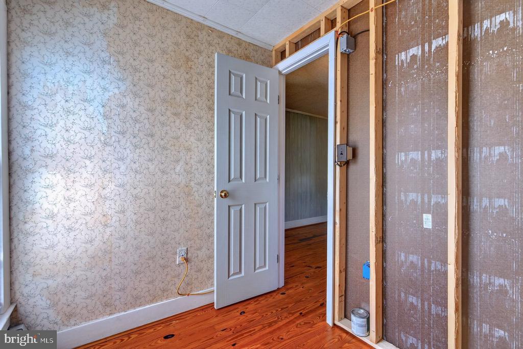302 WOODLAND AVE, LURAY, Virginia 22835, 2 Bedrooms Bedrooms, ,1 BathroomBathrooms,Residential,302 WOODLAND AVE,VAPA2006394 MLS # VAPA2006394