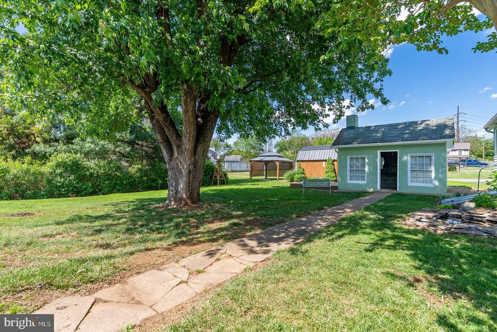 302 WOODLAND AVE, LURAY, Virginia 22835, 2 Bedrooms Bedrooms, ,1 BathroomBathrooms,Residential,302 WOODLAND AVE,VAPA2006394 MLS # VAPA2006394