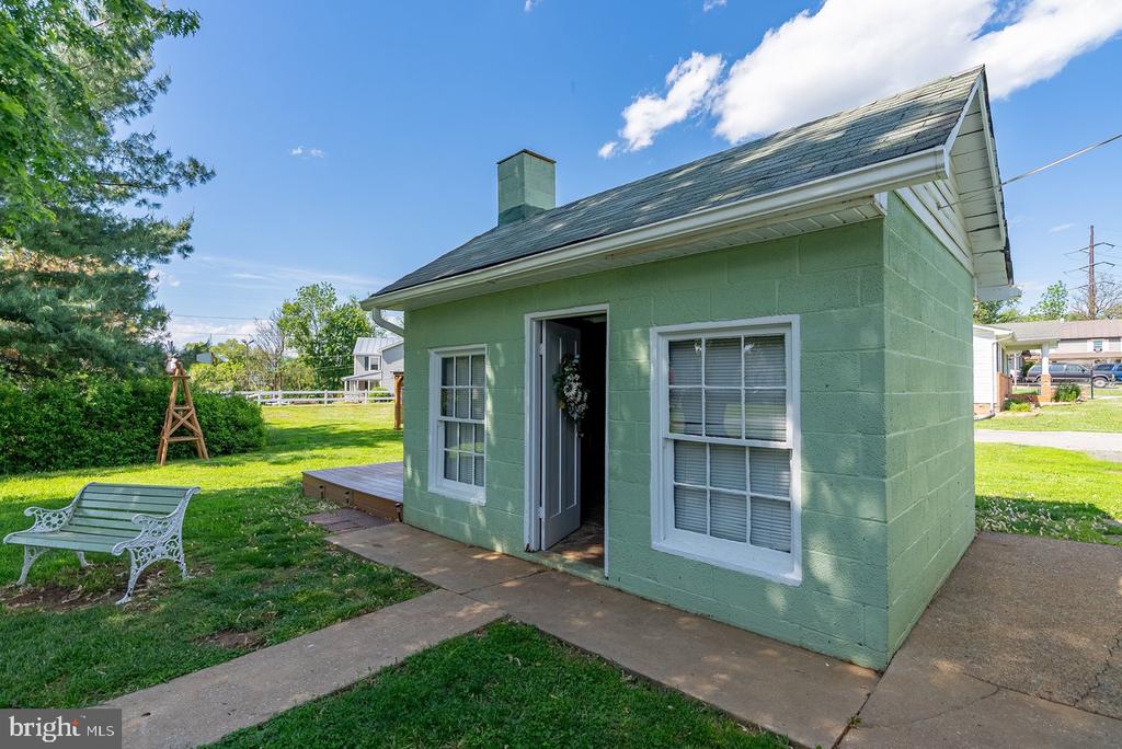 302 WOODLAND AVE, LURAY, Virginia 22835, 2 Bedrooms Bedrooms, ,1 BathroomBathrooms,Residential,302 WOODLAND AVE,VAPA2006394 MLS # VAPA2006394