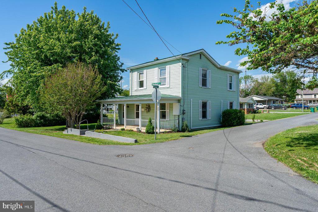 302 WOODLAND AVE, LURAY, Virginia 22835, 2 Bedrooms Bedrooms, ,1 BathroomBathrooms,Residential,302 WOODLAND AVE,VAPA2006394 MLS # VAPA2006394