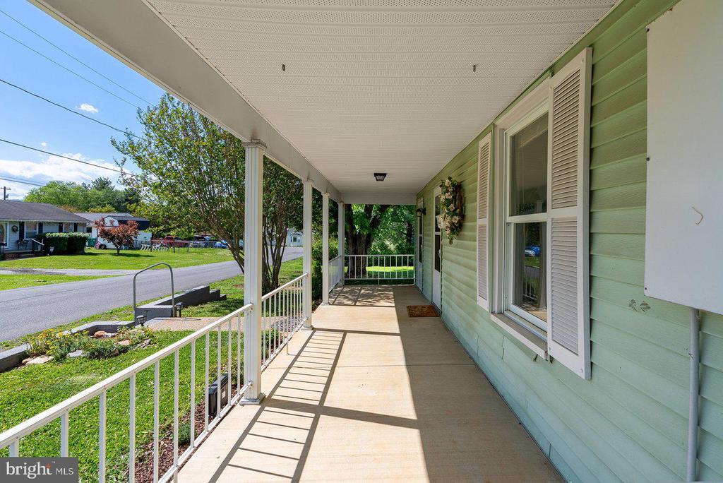302 WOODLAND AVE, LURAY, Virginia 22835, 2 Bedrooms Bedrooms, ,1 BathroomBathrooms,Residential,302 WOODLAND AVE,VAPA2006394 MLS # VAPA2006394