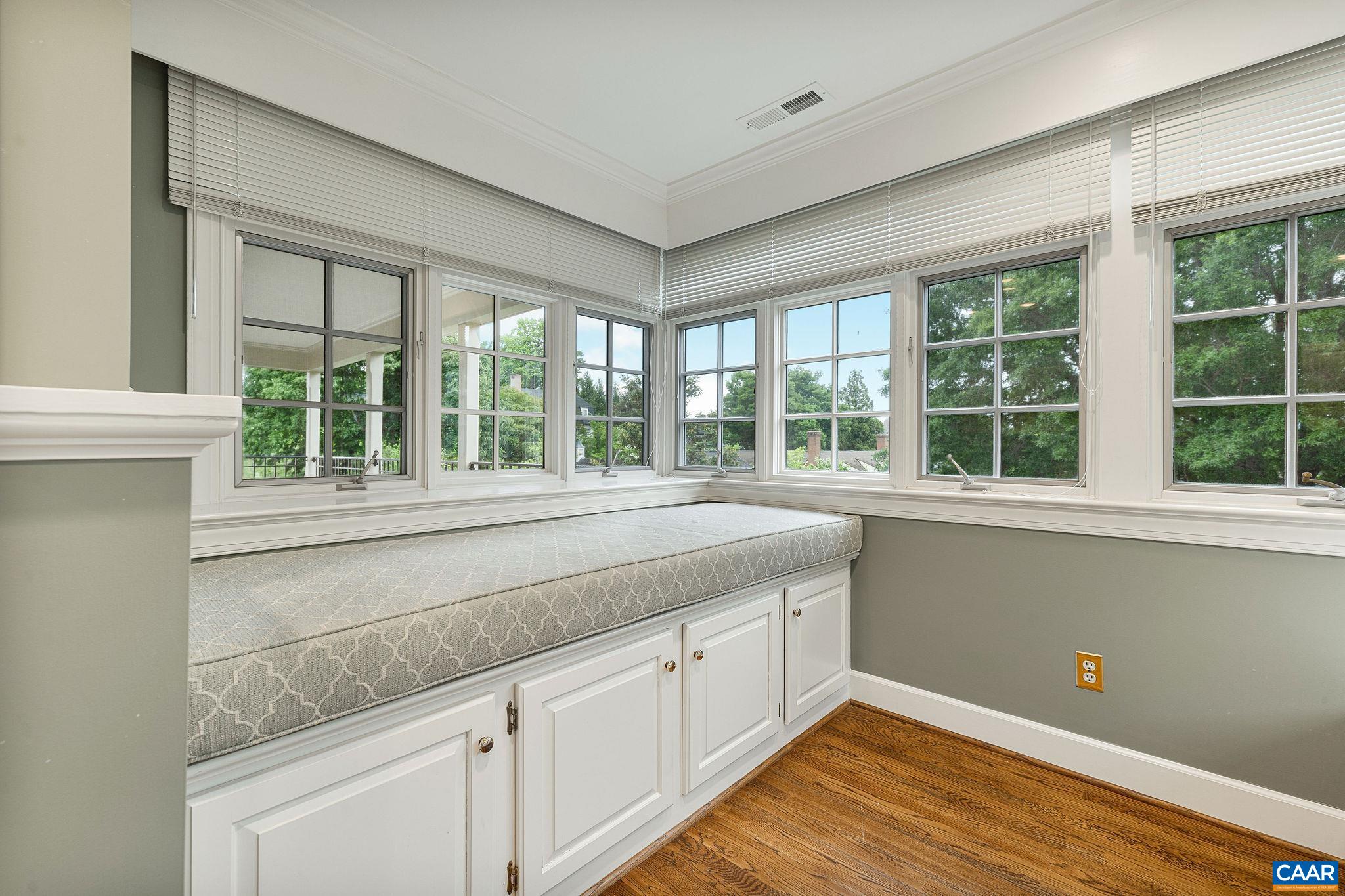 555 DRYDEN PL, CHARLOTTESVILLE, Virginia 22903, 4 Bedrooms Bedrooms, ,3 BathroomsBathrooms,Residential,555 DRYDEN PL,677043 MLS # 677043