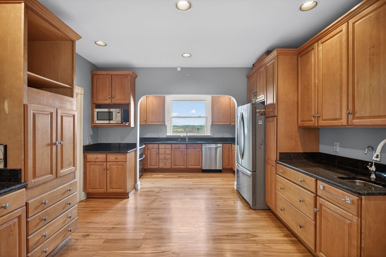 Tons of cabinet space, granite countertops, large viewing window. Enjoy watching the birds while doing kitchen work!