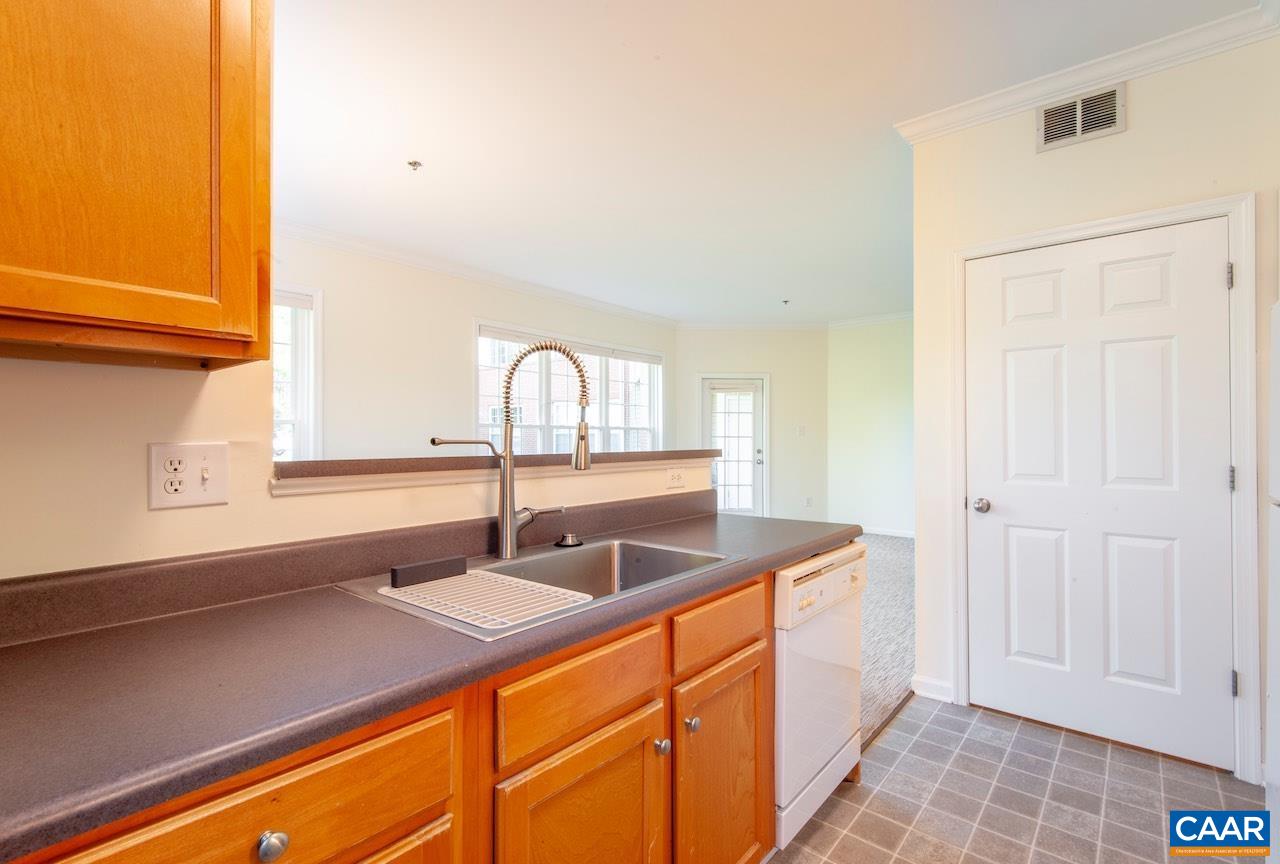 270 RIVERBEND DR, CHARLOTTESVILLE, Virginia 22911, 1 Bedroom Bedrooms, ,1 BathroomBathrooms,Residential,270 RIVERBEND DR,677102 MLS # 677102