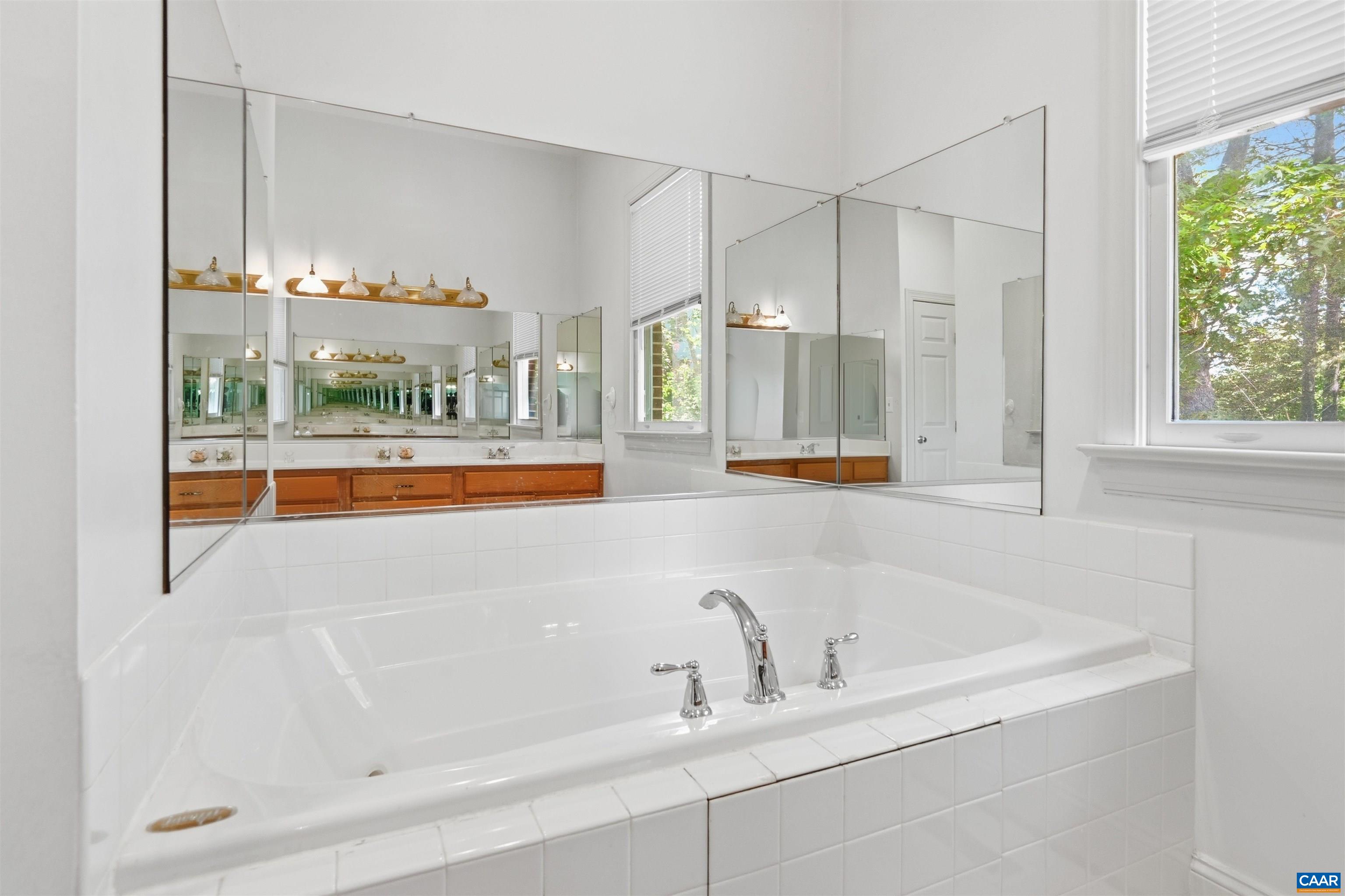 3182 WALLINGFORD LN, KESWICK, Virginia 22947, 4 Bedrooms Bedrooms, ,3 BathroomsBathrooms,Residential,Elegant and Serene,3182 WALLINGFORD LN,677111 MLS # 677111
