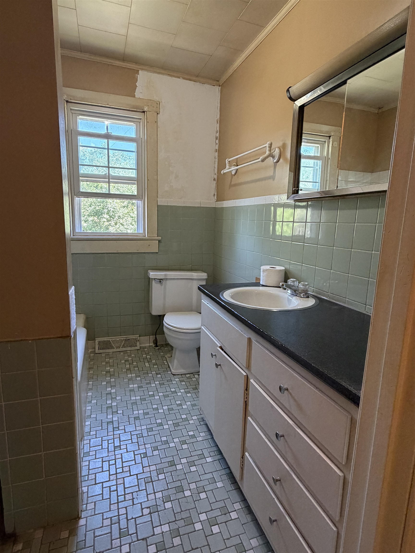845 3RD ST, WAYNESBORO, Virginia 22980, 4 Bedrooms Bedrooms, ,1 BathroomBathrooms,Residential,845 3RD ST,677115 MLS # 677115