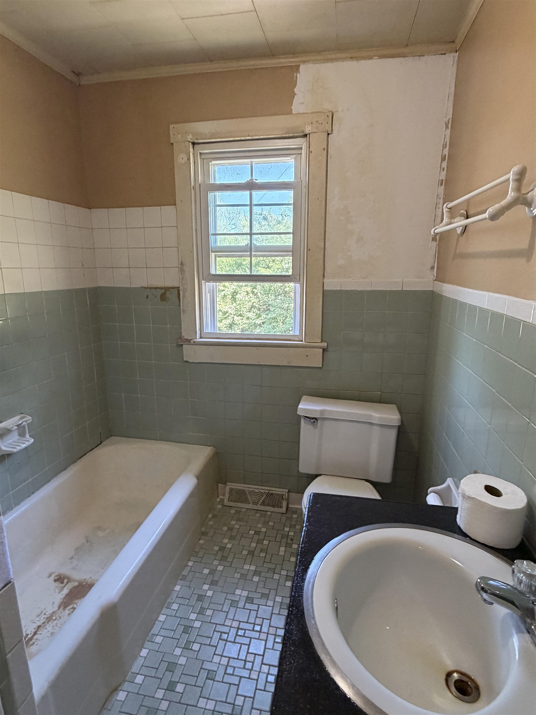 845 3RD ST, WAYNESBORO, Virginia 22980, 4 Bedrooms Bedrooms, ,1 BathroomBathrooms,Residential,845 3RD ST,677115 MLS # 677115
