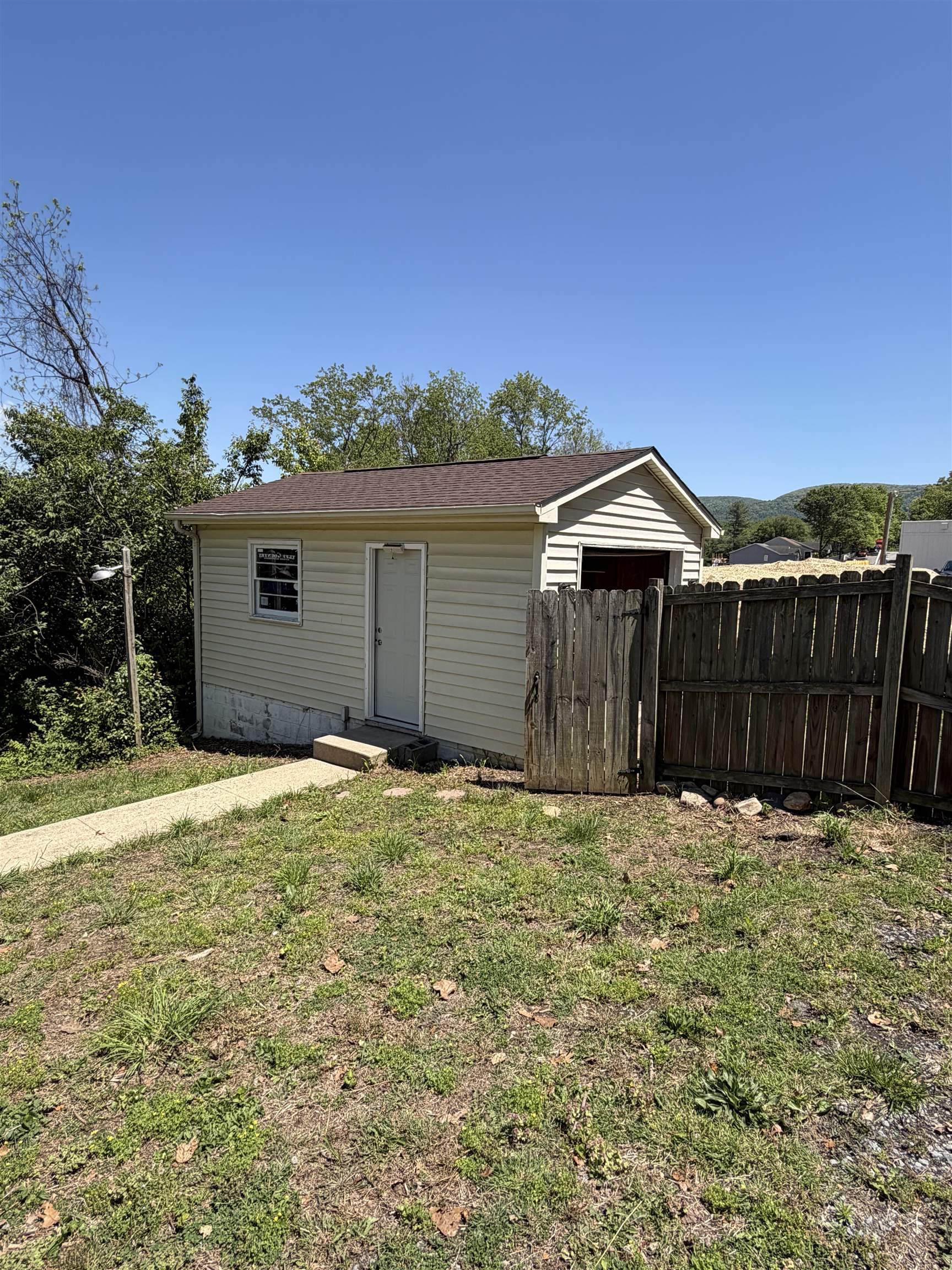 845 3RD ST, WAYNESBORO, Virginia 22980, 4 Bedrooms Bedrooms, ,1 BathroomBathrooms,Residential,845 3RD ST,677115 MLS # 677115