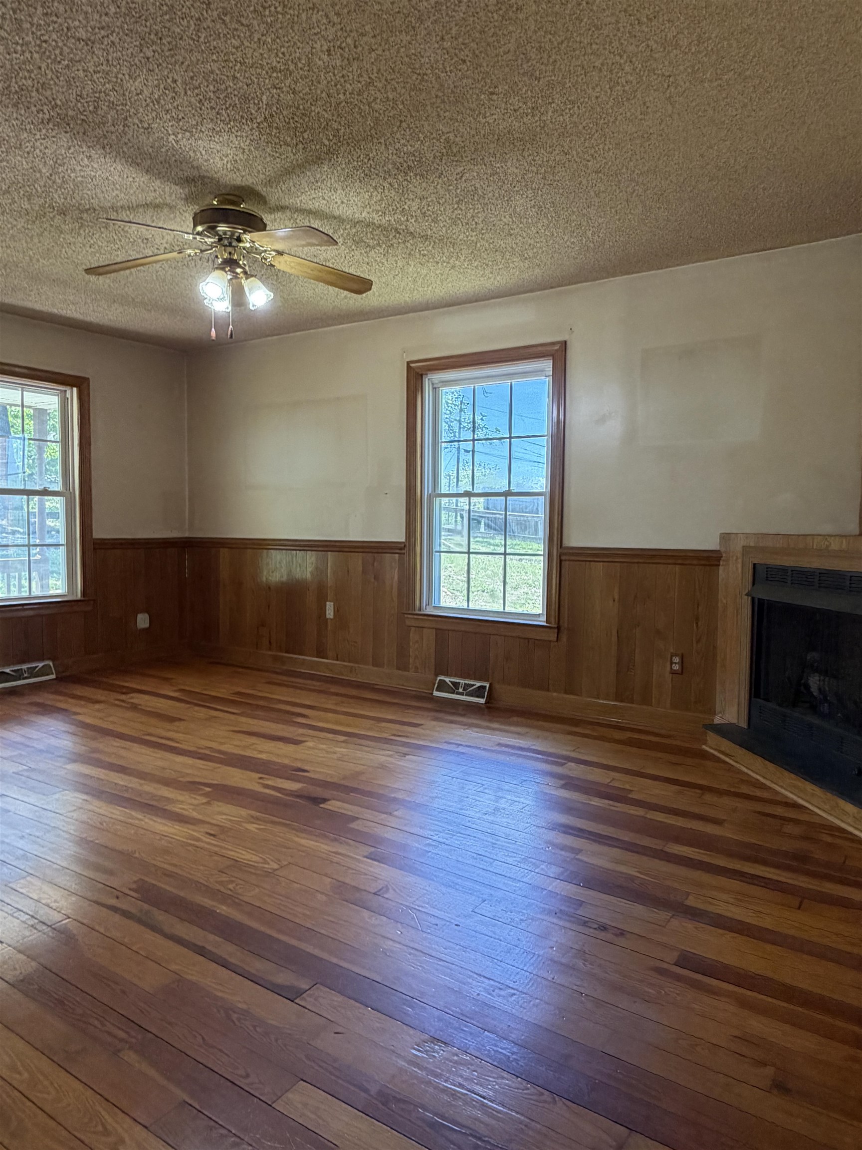 845 3RD ST, WAYNESBORO, Virginia 22980, 4 Bedrooms Bedrooms, ,1 BathroomBathrooms,Residential,845 3RD ST,677115 MLS # 677115