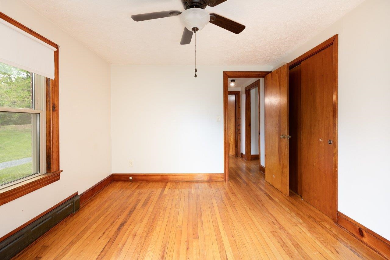 547 GRINDSTONE RD, BRIDGEWATER, Virginia 22812, 3 Bedrooms Bedrooms, ,1 BathroomBathrooms,Residential,547 GRINDSTONE RD,677121 MLS # 677121