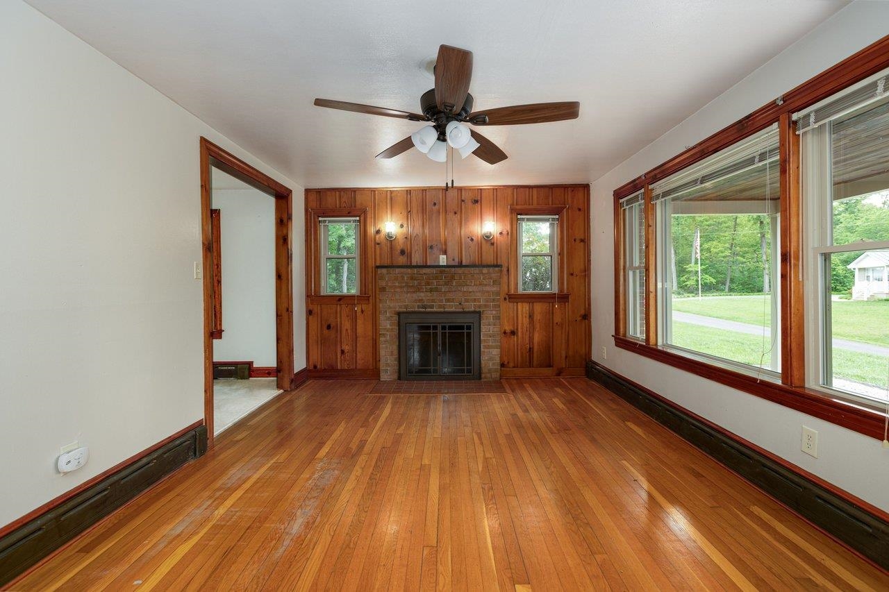 547 GRINDSTONE RD, BRIDGEWATER, Virginia 22812, 3 Bedrooms Bedrooms, ,1 BathroomBathrooms,Residential,547 GRINDSTONE RD,677121 MLS # 677121