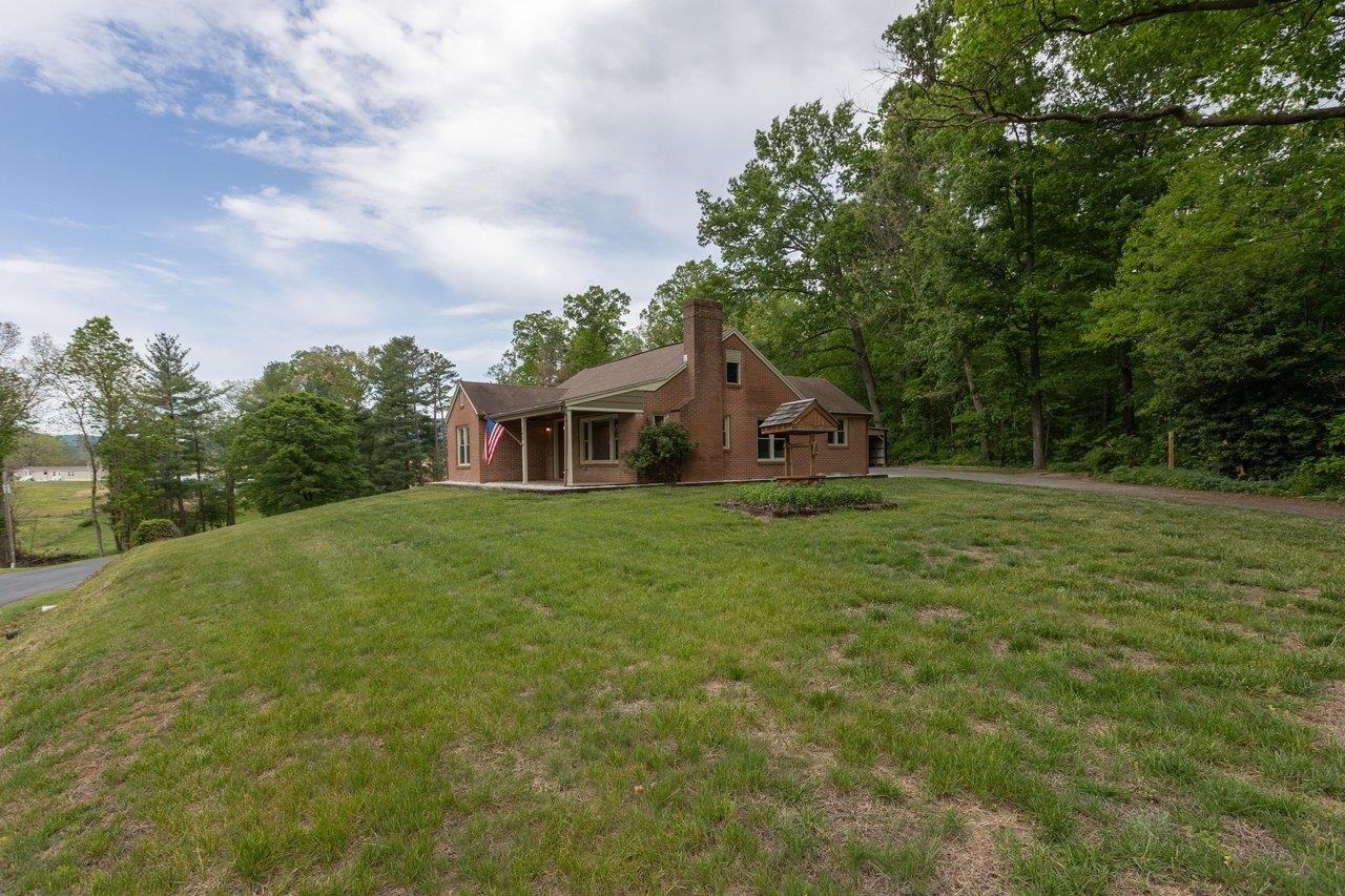 547 GRINDSTONE RD, BRIDGEWATER, Virginia 22812, 3 Bedrooms Bedrooms, ,1 BathroomBathrooms,Residential,547 GRINDSTONE RD,677121 MLS # 677121