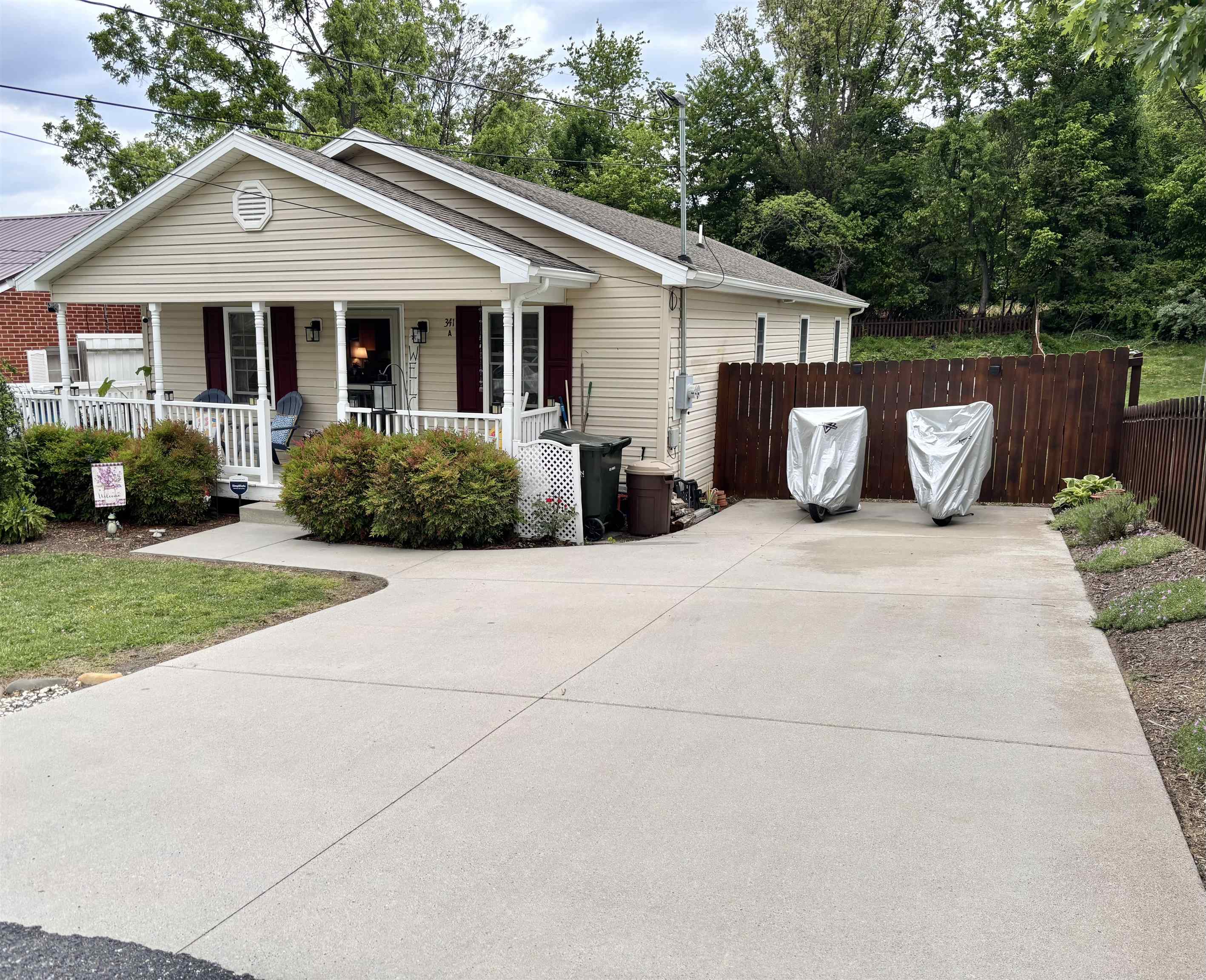 341A CAMPBELL ST, STAUNTON, Virginia 24401, 3 Bedrooms Bedrooms, ,2 BathroomsBathrooms,Residential,Long,341A CAMPBELL ST,677123 MLS # 677123
