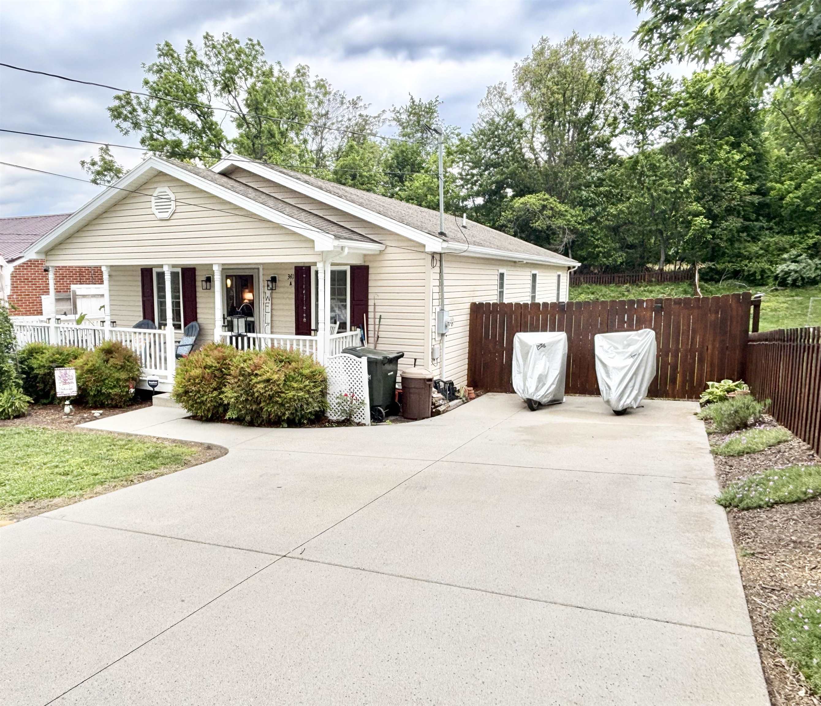 341A CAMPBELL ST, STAUNTON, Virginia 24401, 3 Bedrooms Bedrooms, ,2 BathroomsBathrooms,Residential,Long,341A CAMPBELL ST,677123 MLS # 677123