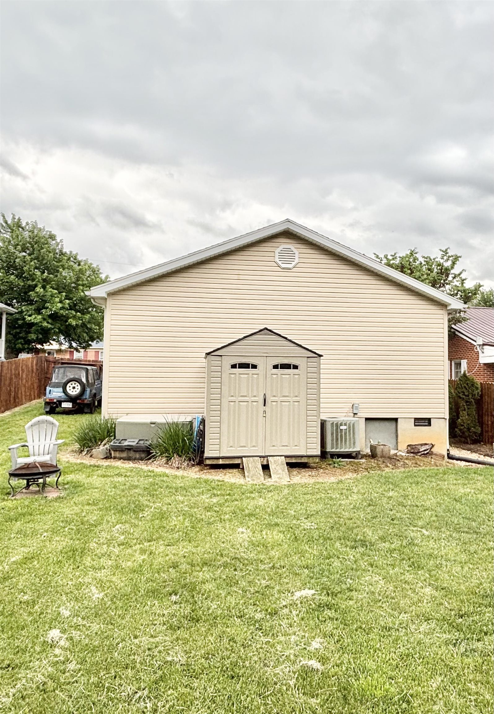 341A CAMPBELL ST, STAUNTON, Virginia 24401, 3 Bedrooms Bedrooms, ,2 BathroomsBathrooms,Residential,Long,341A CAMPBELL ST,677123 MLS # 677123