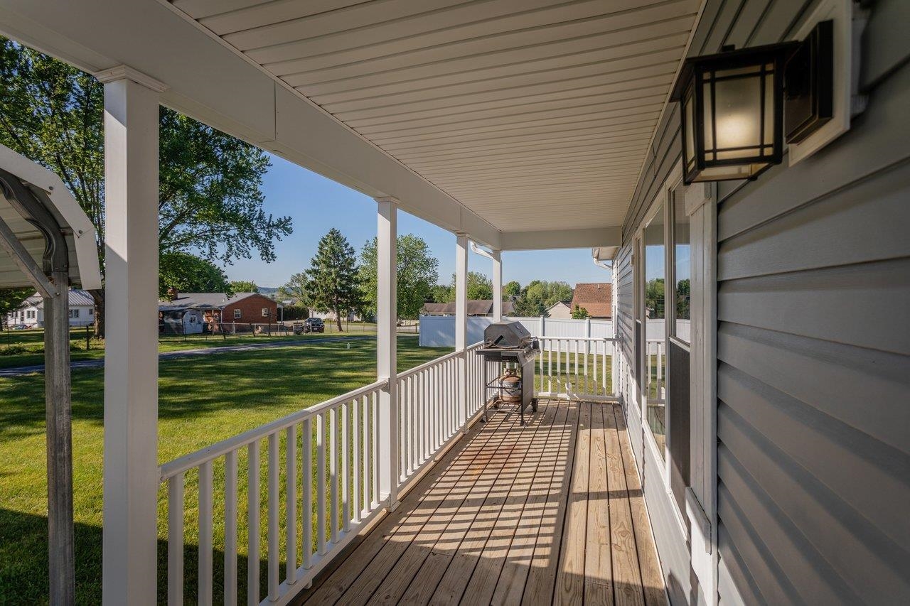 357 W SPRINGBROOK RD, BROADWAY, Virginia 22815, 3 Bedrooms Bedrooms, ,2 BathroomsBathrooms,Residential,357 W SPRINGBROOK RD,677127 MLS # 677127