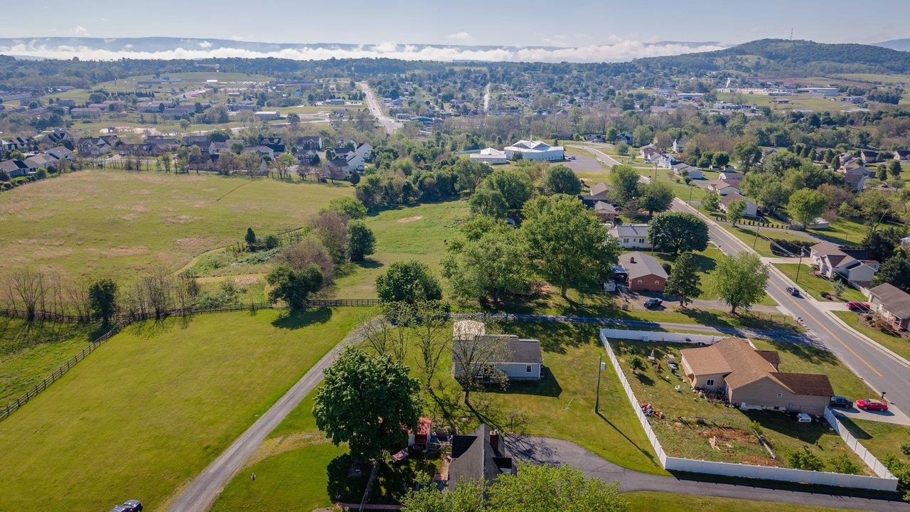 357 W SPRINGBROOK RD, BROADWAY, Virginia 22815, 3 Bedrooms Bedrooms, ,2 BathroomsBathrooms,Residential,357 W SPRINGBROOK RD,677127 MLS # 677127