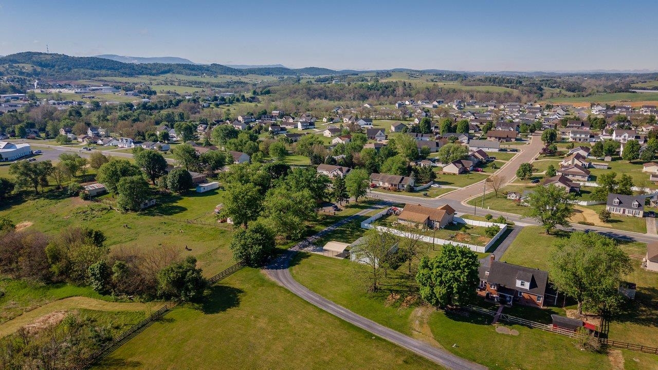 357 W SPRINGBROOK RD, BROADWAY, Virginia 22815, 3 Bedrooms Bedrooms, ,2 BathroomsBathrooms,Residential,357 W SPRINGBROOK RD,677127 MLS # 677127