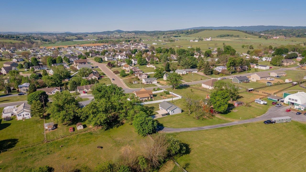 357 W SPRINGBROOK RD, BROADWAY, Virginia 22815, 3 Bedrooms Bedrooms, ,2 BathroomsBathrooms,Residential,357 W SPRINGBROOK RD,677127 MLS # 677127