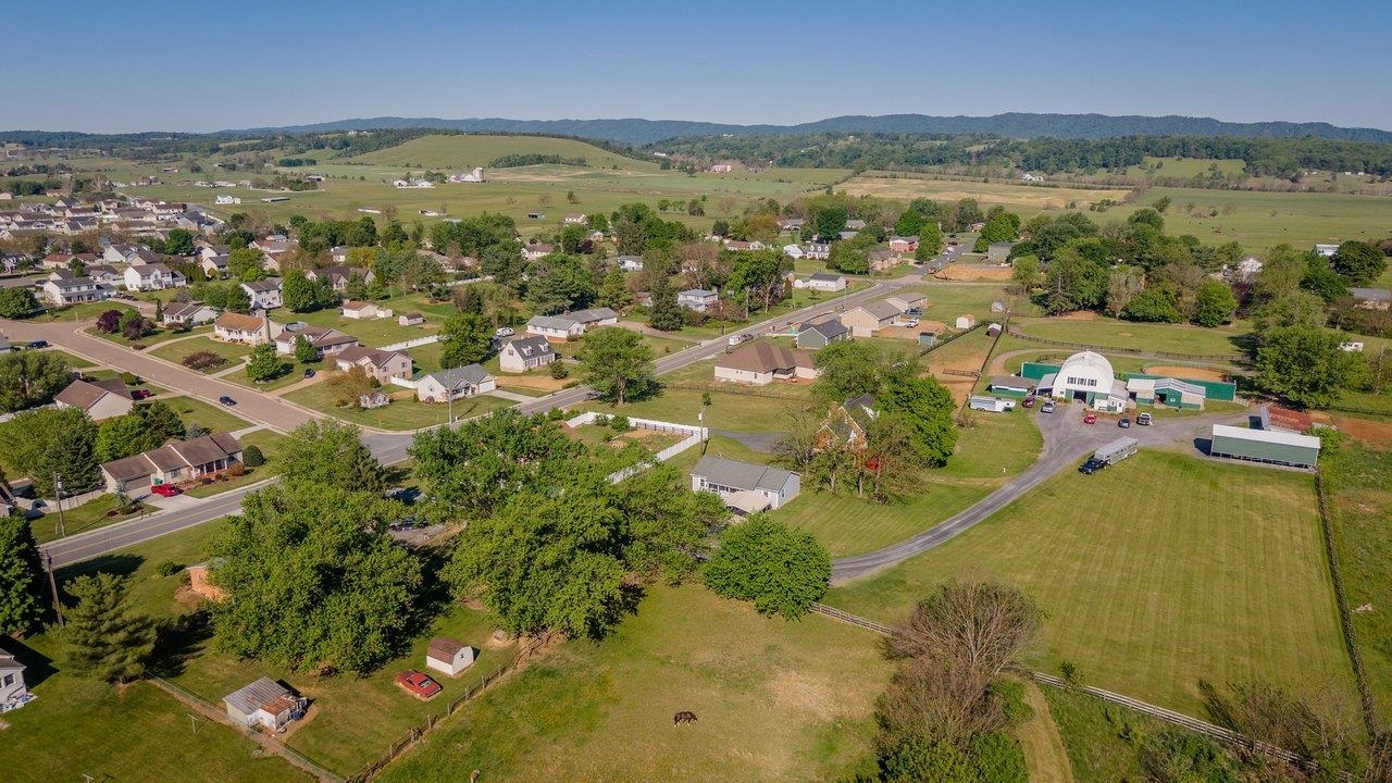357 W SPRINGBROOK RD, BROADWAY, Virginia 22815, 3 Bedrooms Bedrooms, ,2 BathroomsBathrooms,Residential,357 W SPRINGBROOK RD,677127 MLS # 677127
