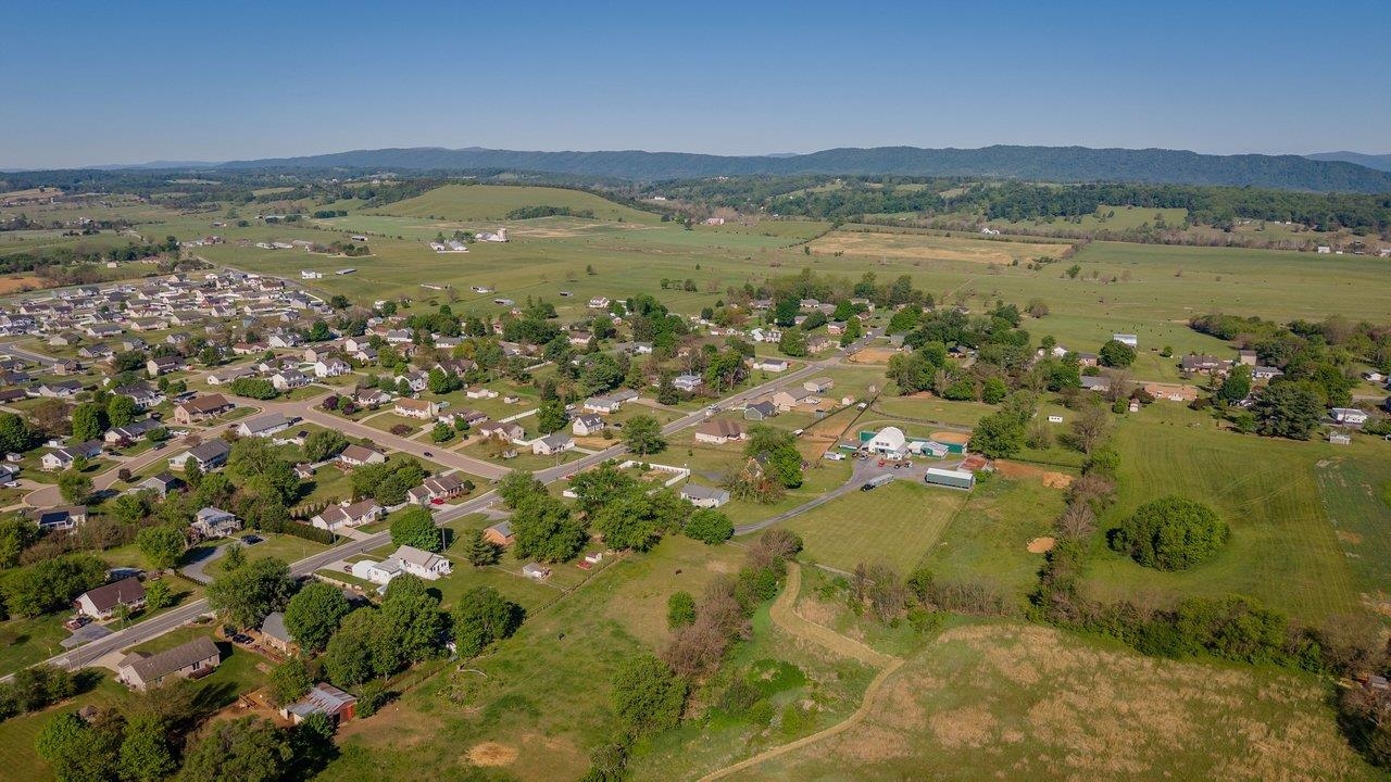 357 W SPRINGBROOK RD, BROADWAY, Virginia 22815, 3 Bedrooms Bedrooms, ,2 BathroomsBathrooms,Residential,357 W SPRINGBROOK RD,677127 MLS # 677127