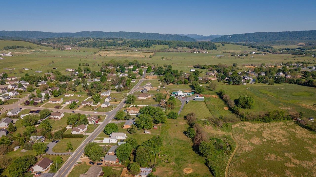 357 W SPRINGBROOK RD, BROADWAY, Virginia 22815, 3 Bedrooms Bedrooms, ,2 BathroomsBathrooms,Residential,357 W SPRINGBROOK RD,677127 MLS # 677127
