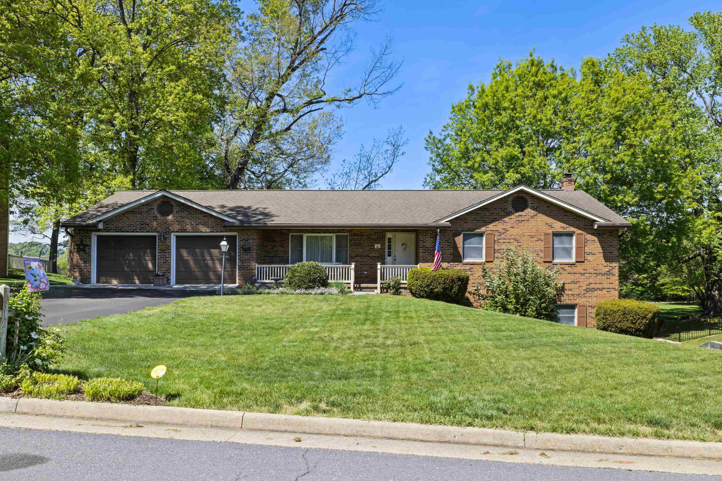 312 VICTORIA DR, BRIDGEWATER, Virginia 22812, 3 Bedrooms Bedrooms, ,3 BathroomsBathrooms,Residential,312 VICTORIA DR,677129 MLS # 677129