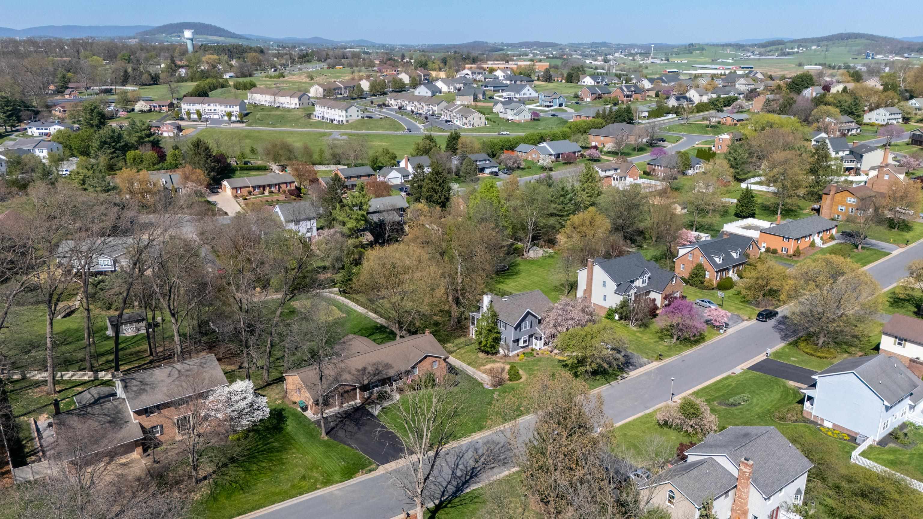 312 VICTORIA DR, BRIDGEWATER, Virginia 22812, 3 Bedrooms Bedrooms, ,3 BathroomsBathrooms,Residential,312 VICTORIA DR,677129 MLS # 677129