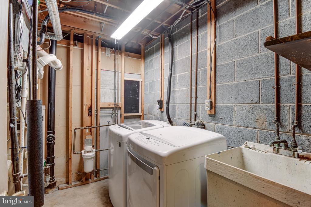 7199 MILL RUN DR, WARRENTON, Virginia 20187, 3 Bedrooms Bedrooms, ,3 BathroomsBathrooms,Residential,7199 MILL RUN DR,VAFQ2021512 MLS # VAFQ2021512