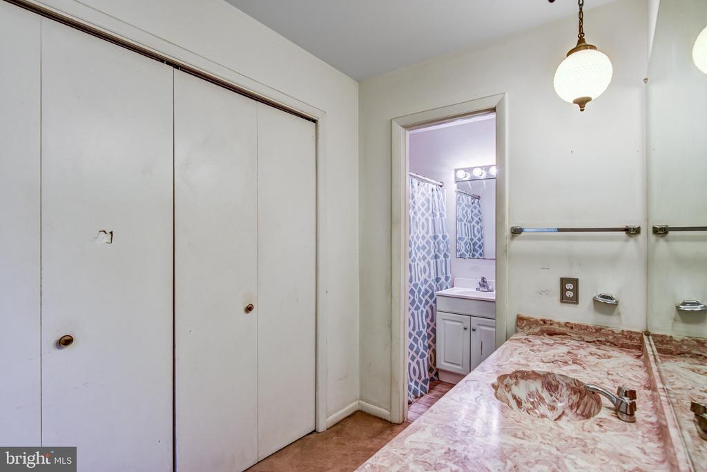 7199 MILL RUN DR, WARRENTON, Virginia 20187, 3 Bedrooms Bedrooms, ,3 BathroomsBathrooms,Residential,7199 MILL RUN DR,VAFQ2021512 MLS # VAFQ2021512
