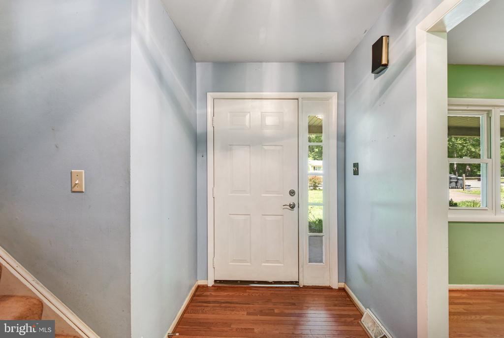 7199 MILL RUN DR, WARRENTON, Virginia 20187, 3 Bedrooms Bedrooms, ,3 BathroomsBathrooms,Residential,7199 MILL RUN DR,VAFQ2021512 MLS # VAFQ2021512